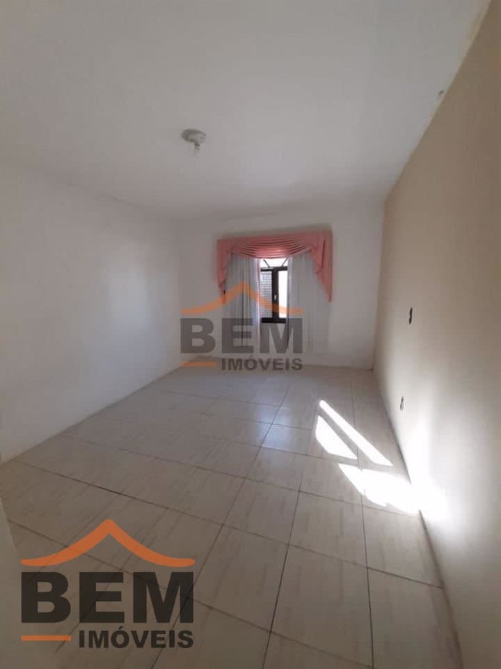 Casa para Locação com 3 quartos no bairro Espinheiros, em Itajaí