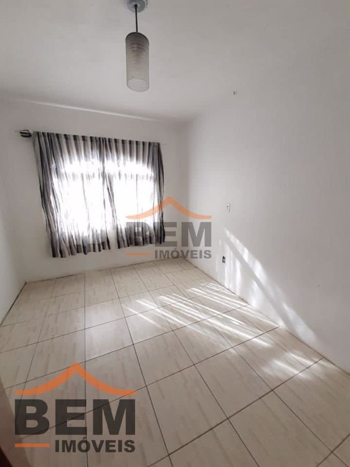 Casa para Locação com 3 quartos no bairro Espinheiros, em Itajaí