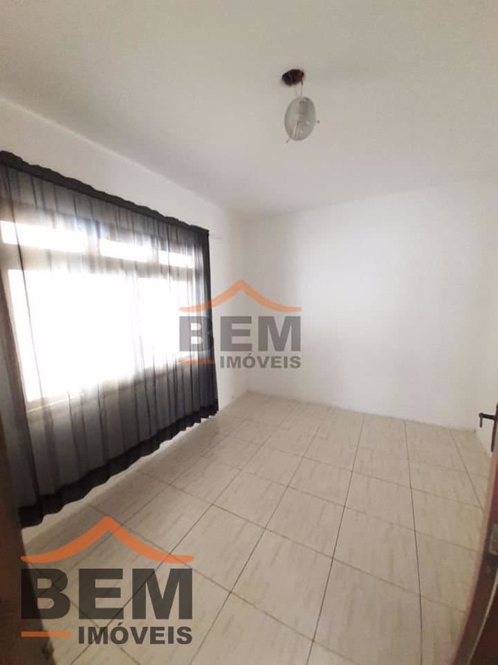 Casa para Locação com 3 quartos no bairro Espinheiros, em Itajaí
