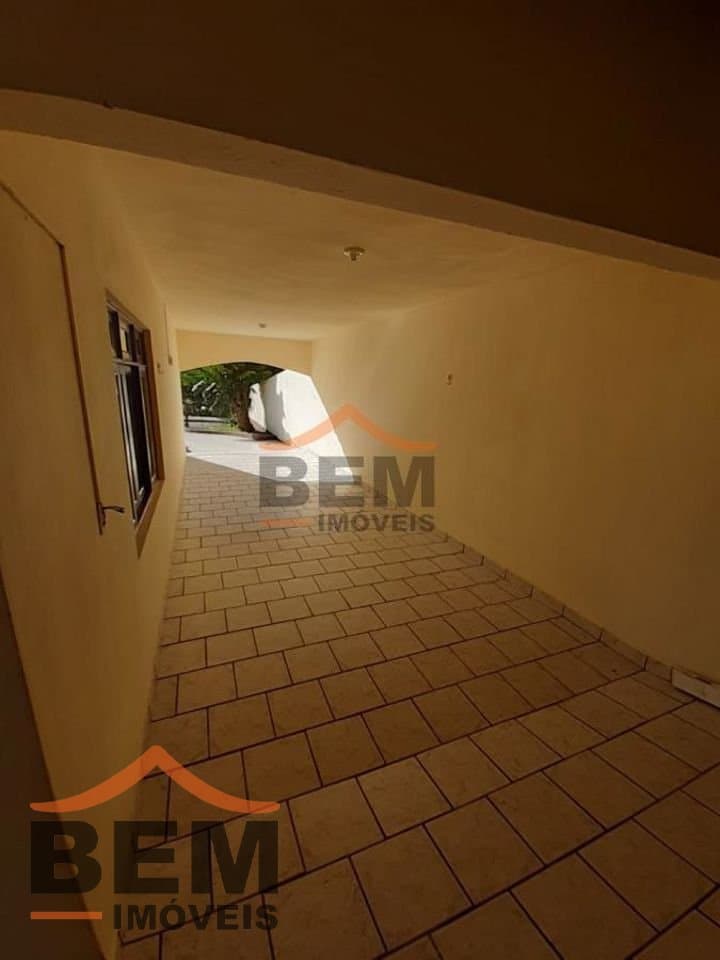 Casa para Locação com 3 quartos no bairro Espinheiros, em Itajaí