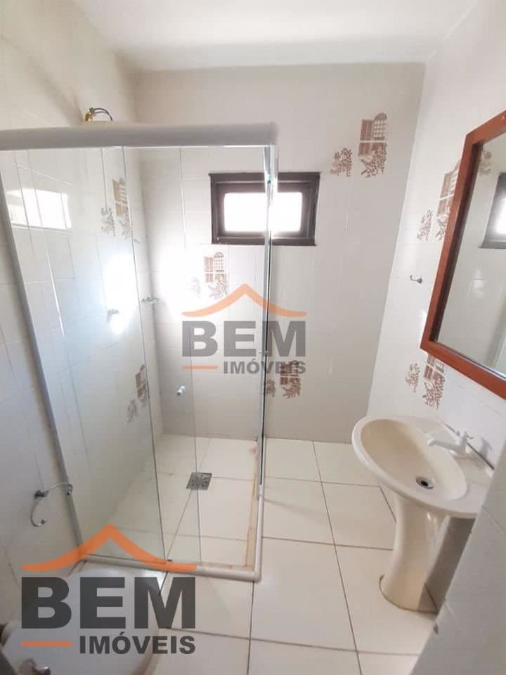 Casa para Locação com 3 quartos no bairro Espinheiros, em Itajaí