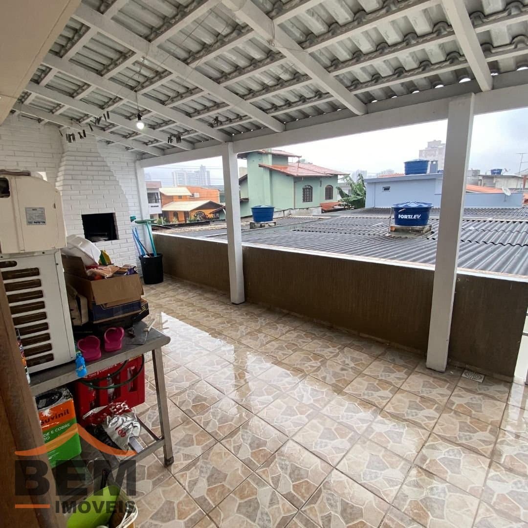 Casa para Venda com 6 quartos e 400m² no bairro São João, em Itajaí