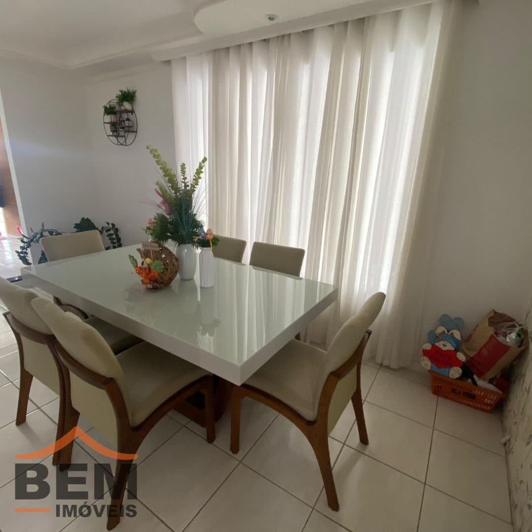 Casa para Venda com 6 quartos e 400m² no bairro São João, em Itajaí
