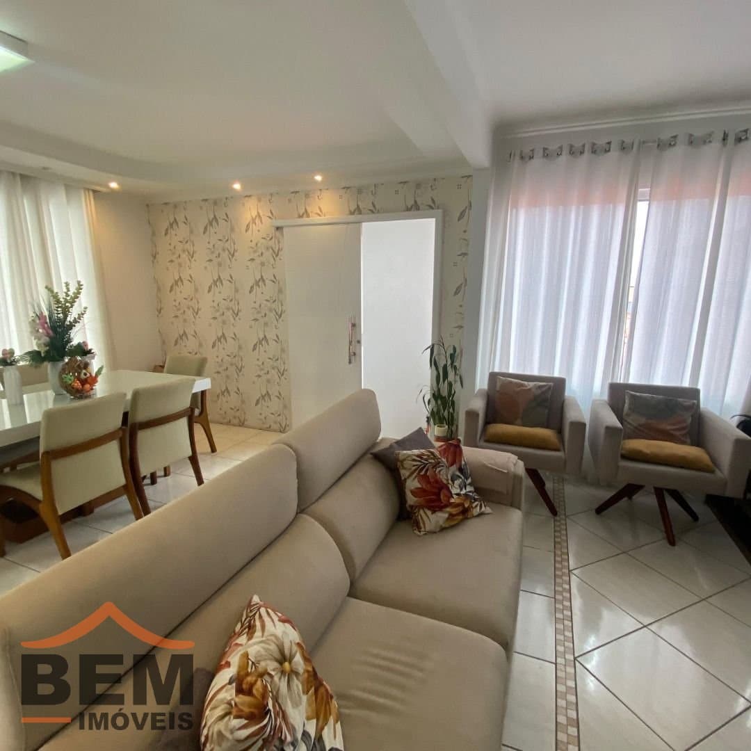 Casa para Venda com 6 quartos e 400m² no bairro São João, em Itajaí