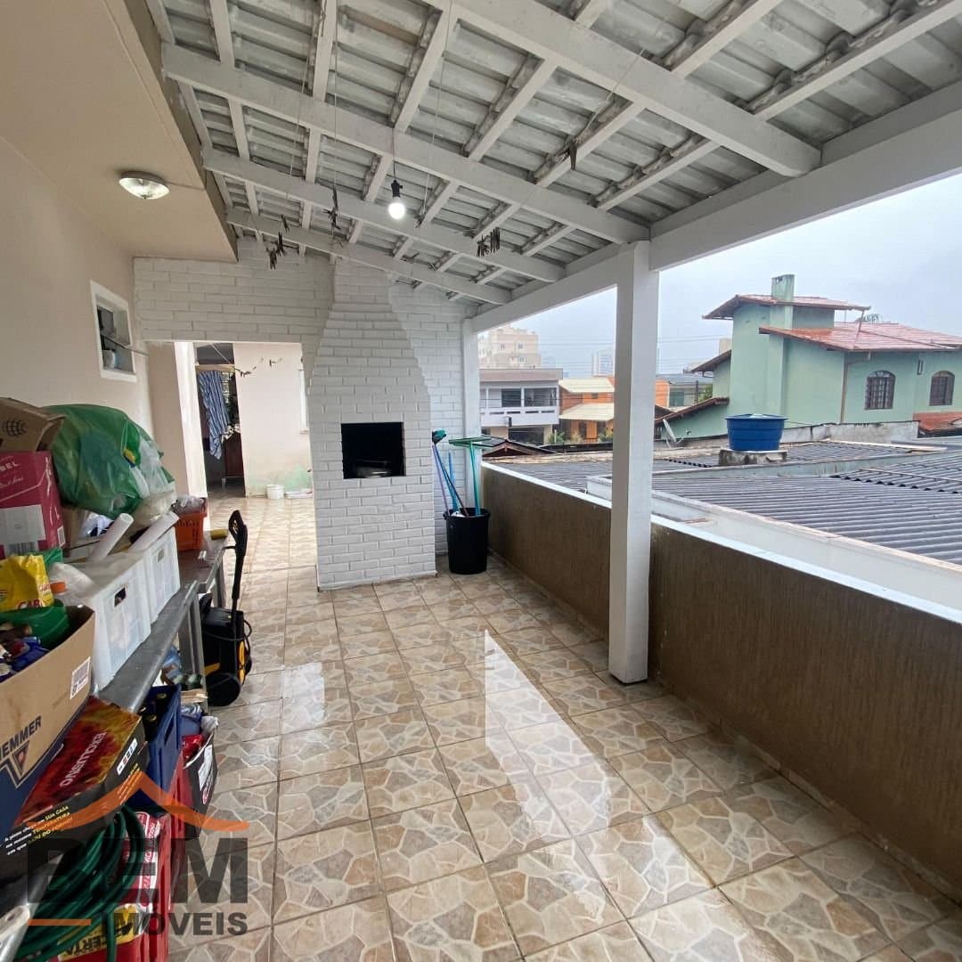 Casa para Venda com 6 quartos e 400m² no bairro São João, em Itajaí