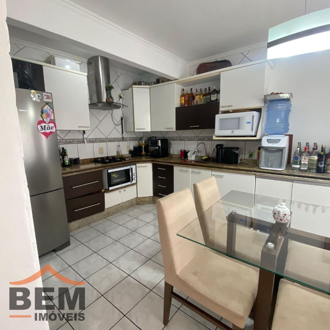 Casa para Venda com 6 quartos e 400m² no bairro São João, em Itajaí