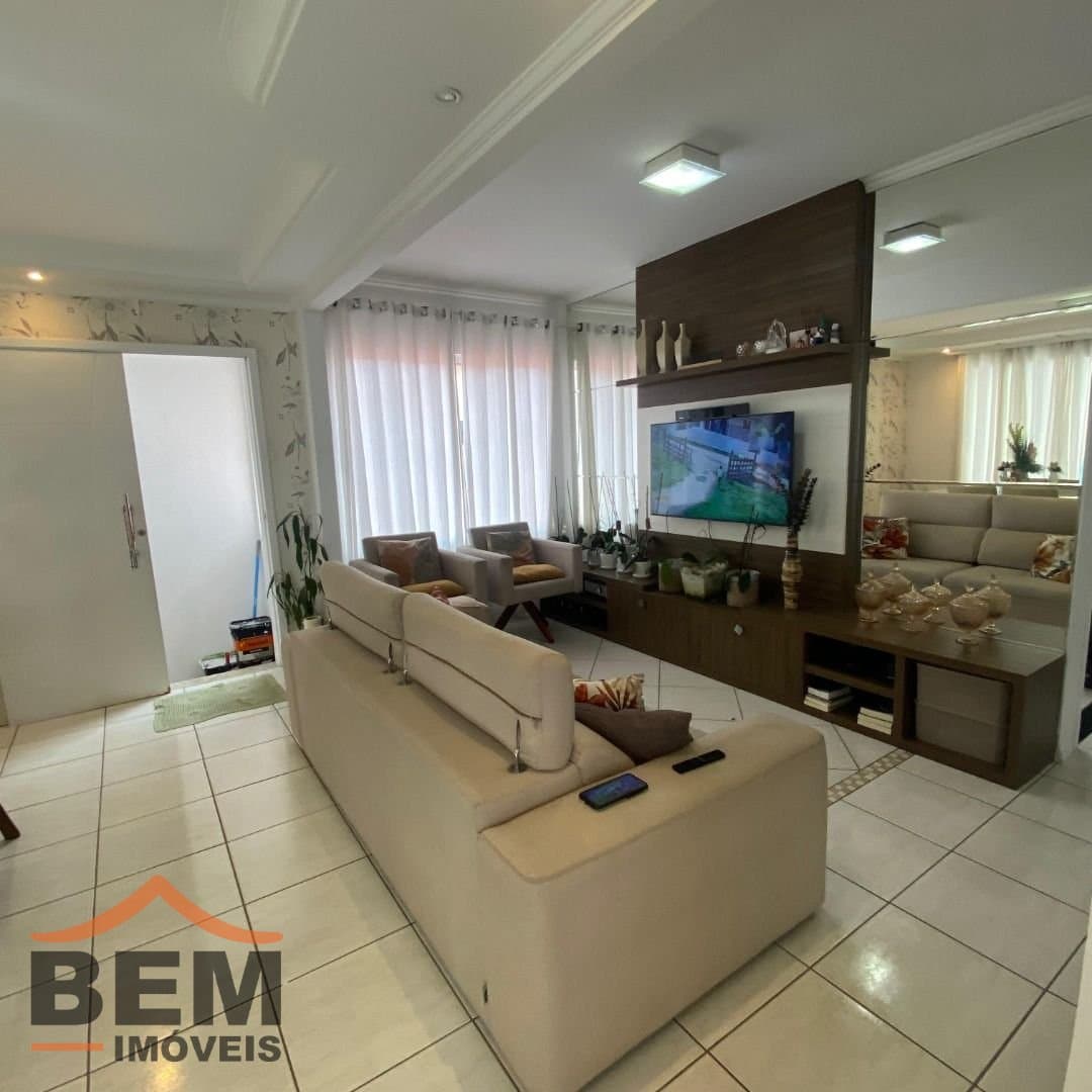 Casa para Venda com 6 quartos e 400m² no bairro São João, em Itajaí
