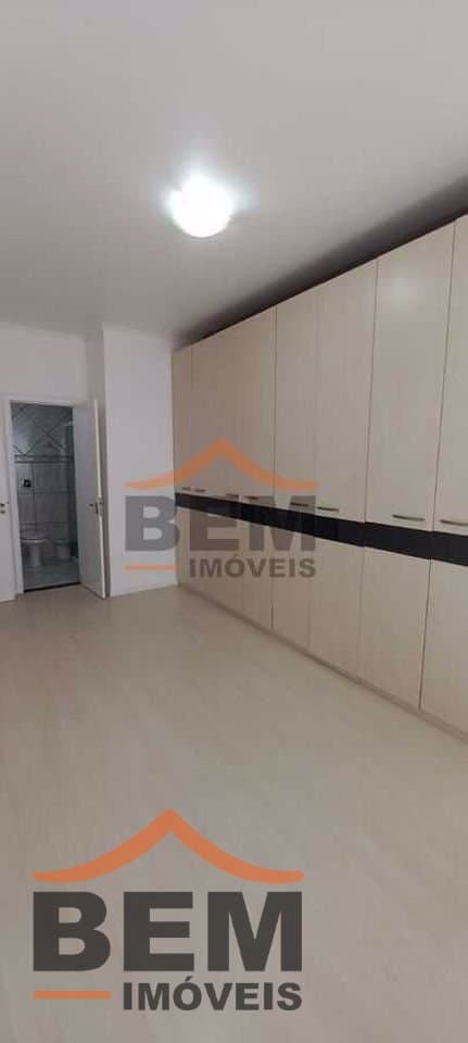 Casa para Venda com 6 quartos e 400m² no bairro São João, em Itajaí