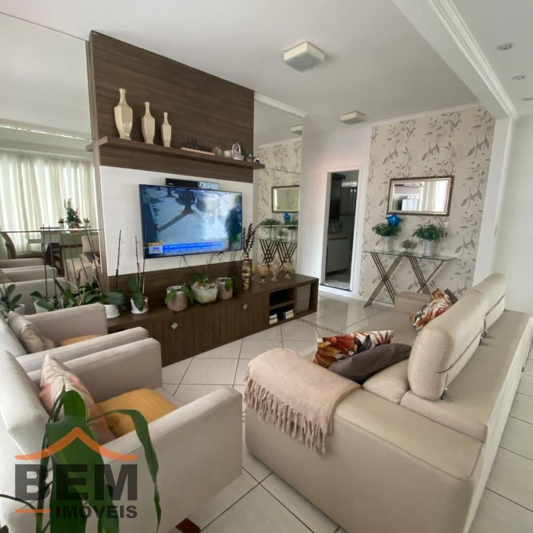 Casa para Venda com 6 quartos e 400m² no bairro São João, em Itajaí