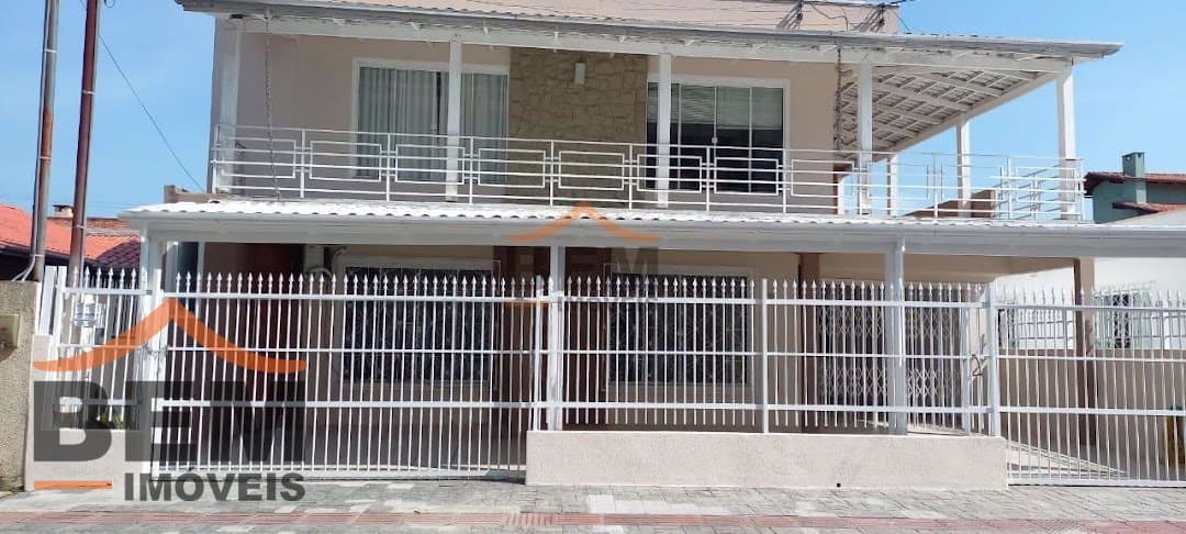 Casa para Venda com 6 quartos e 400m² no bairro São João, em Itajaí