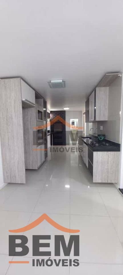 Casa para Venda com 6 quartos e 400m² no bairro São João, em Itajaí
