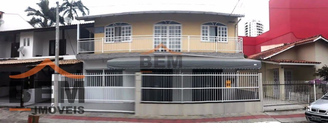 Casa para Venda com 4 quartos e 232m² no bairro São João, em Itajaí