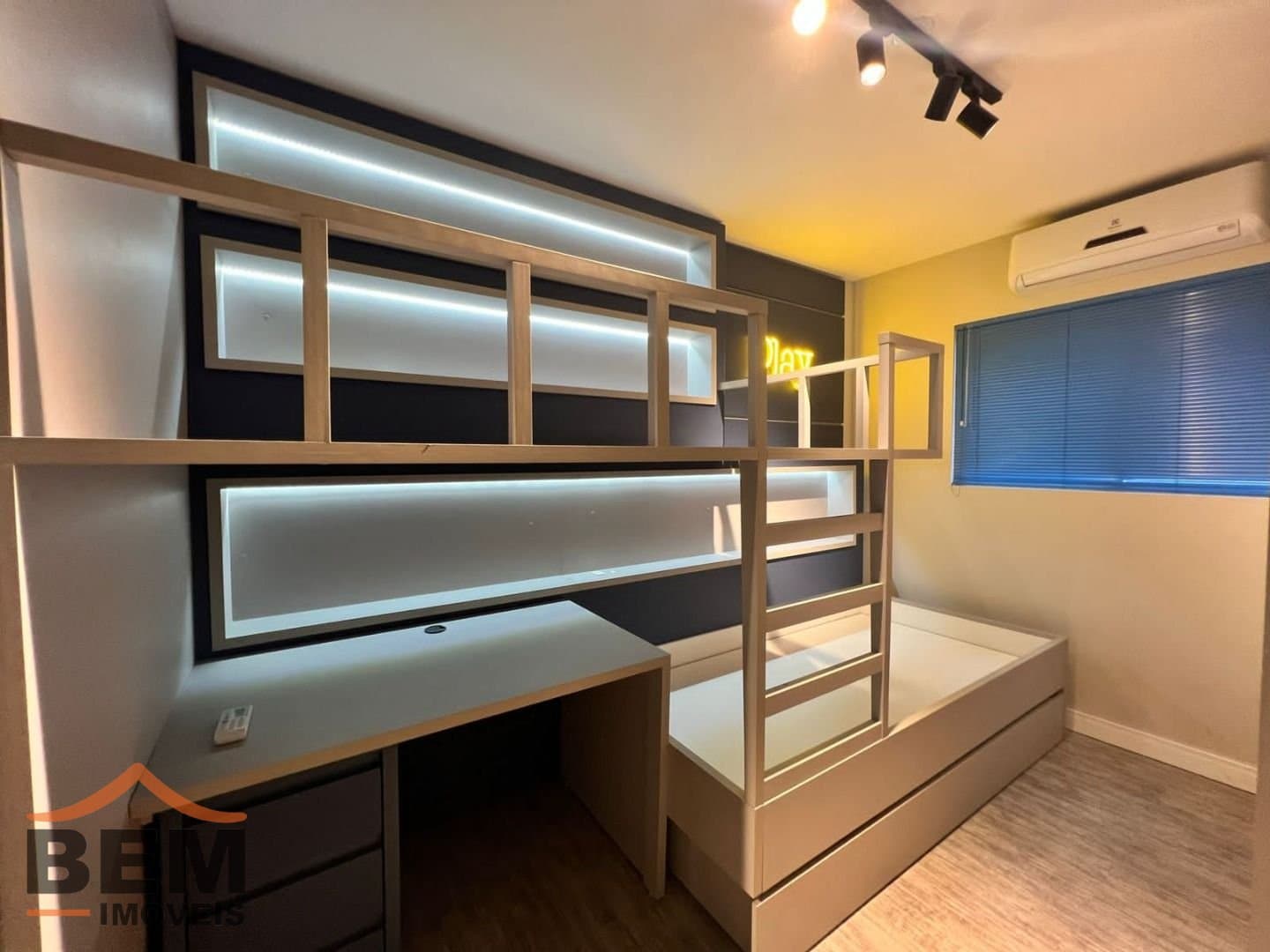 Apartamento para Venda com 3 quartos e 90m² no bairro Carvalho, em Itajaí