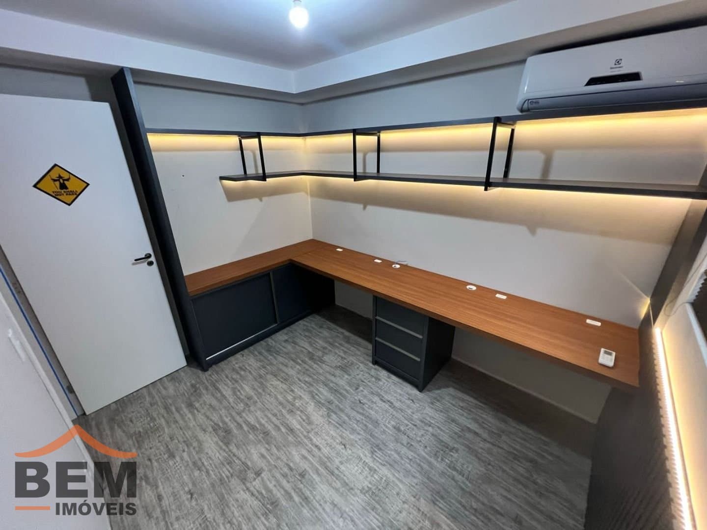 Apartamento para Venda com 3 quartos e 90m² no bairro Carvalho, em Itajaí