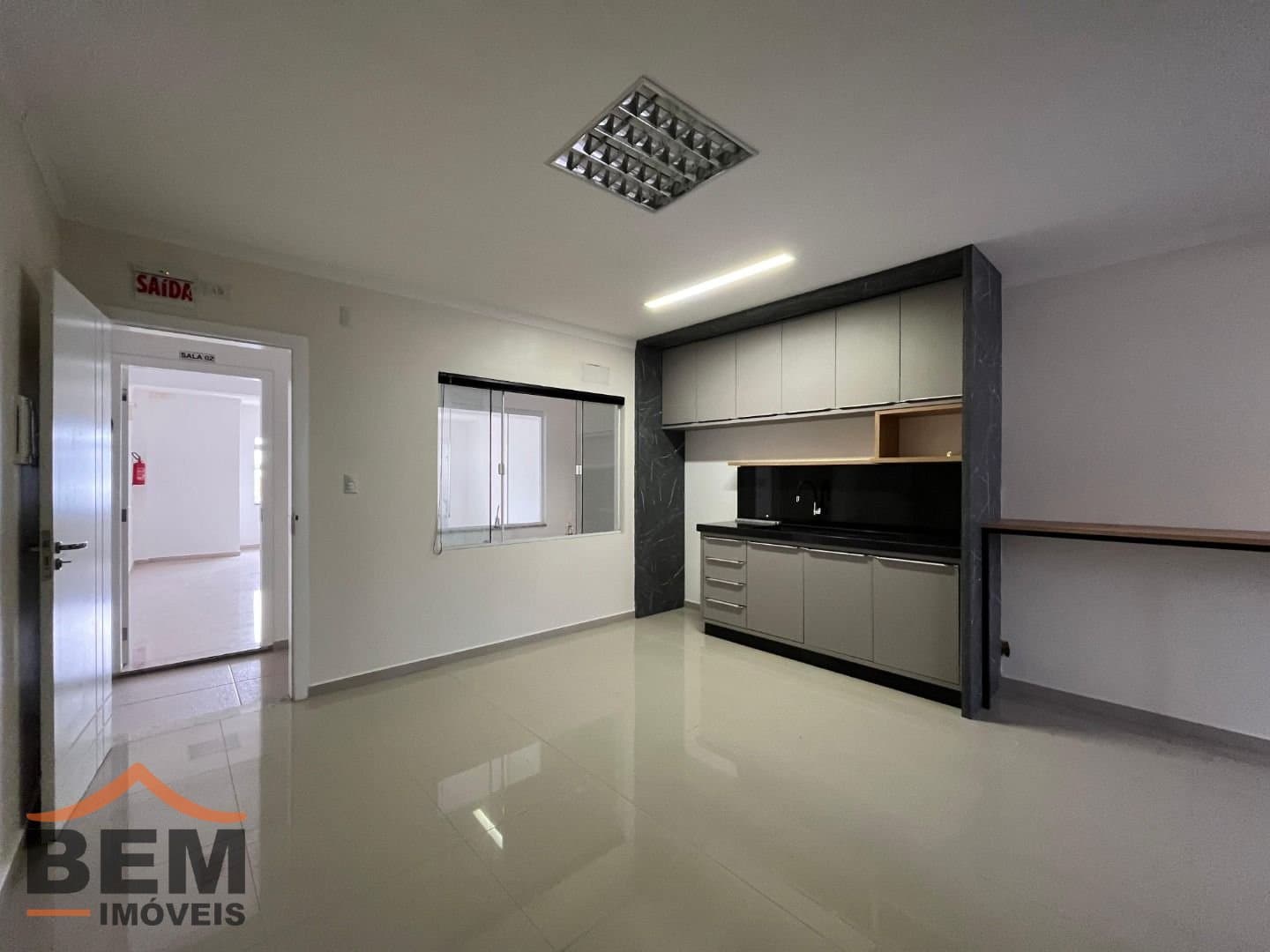 Prédio Comercial para Venda com 250m² no bairro Centro, em Itajaí