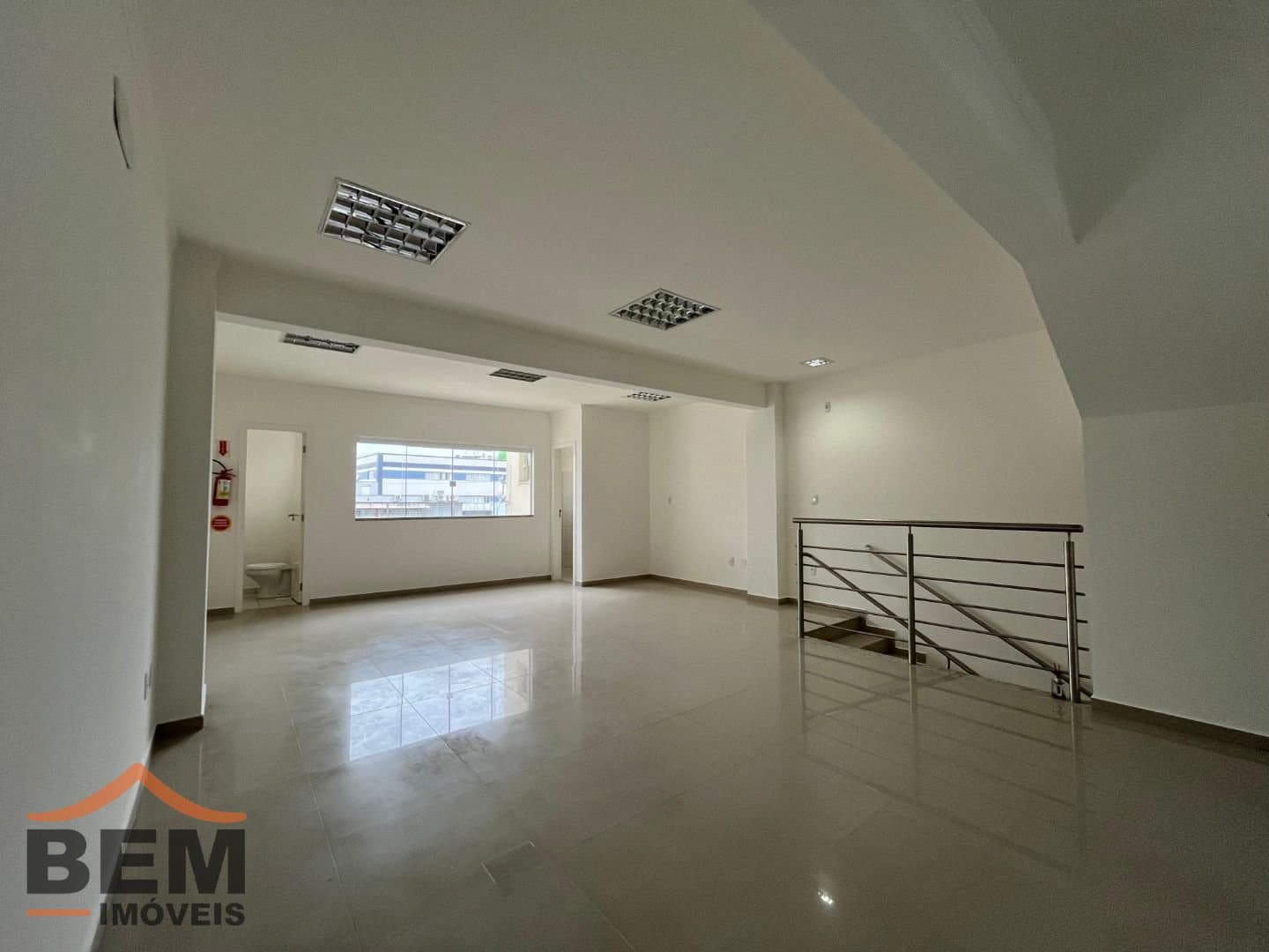 Prédio Comercial para Venda com 250m² no bairro Centro, em Itajaí