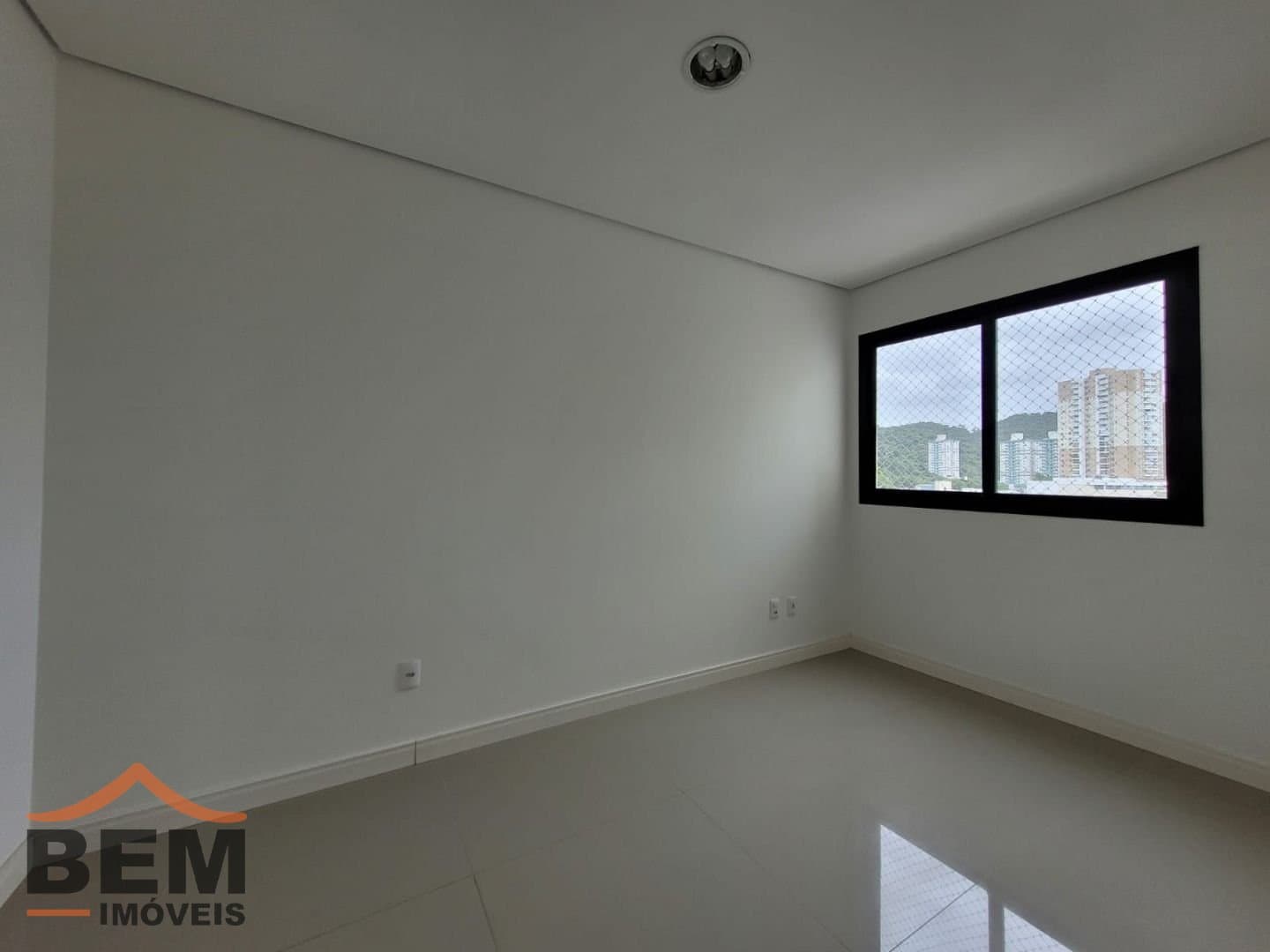 Apartamento para Locação com 3 quartos e 86m² no bairro Fazenda, em Itajaí