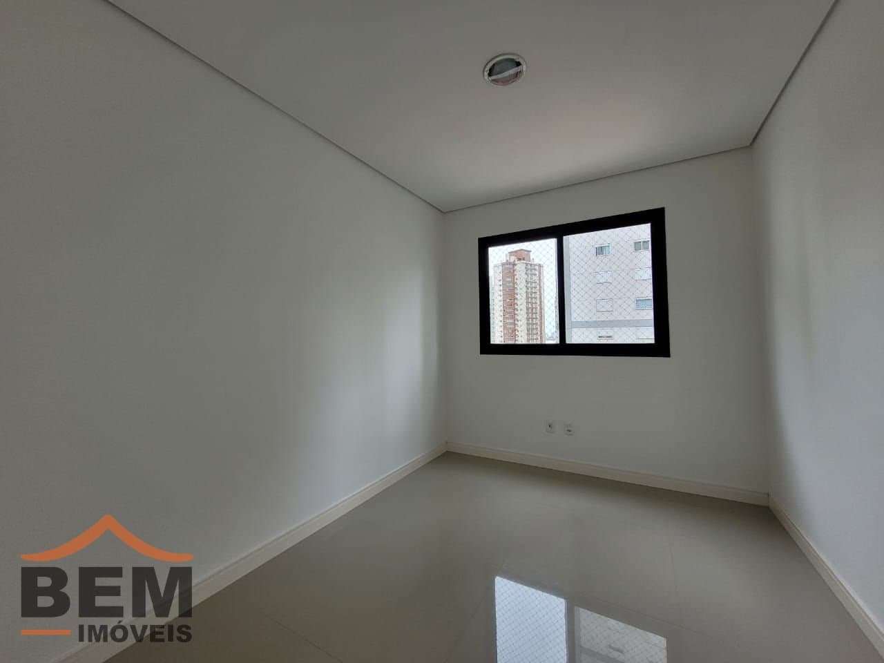 Apartamento para Locação com 3 quartos e 86m² no bairro Fazenda, em Itajaí