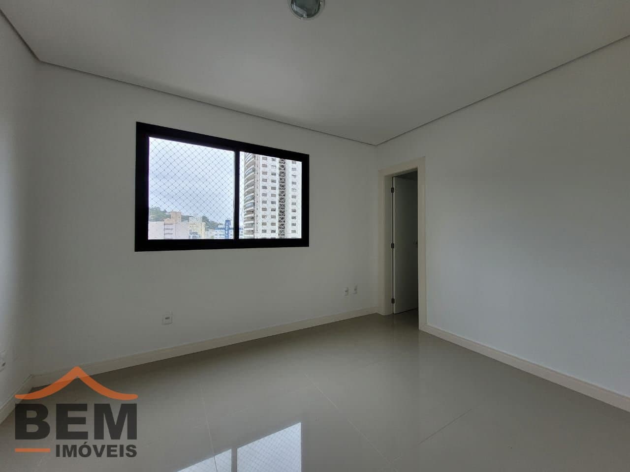 Apartamento para Locação com 3 quartos e 86m² no bairro Fazenda, em Itajaí