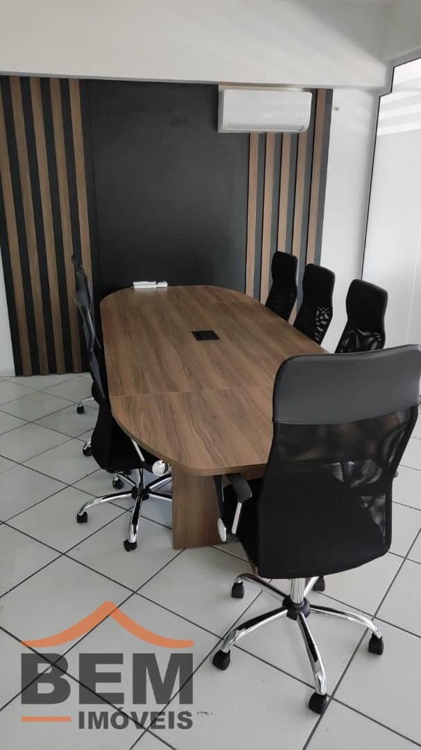 Salas/Conjuntos para Locação com 315m² no bairro Centro, em Itajaí