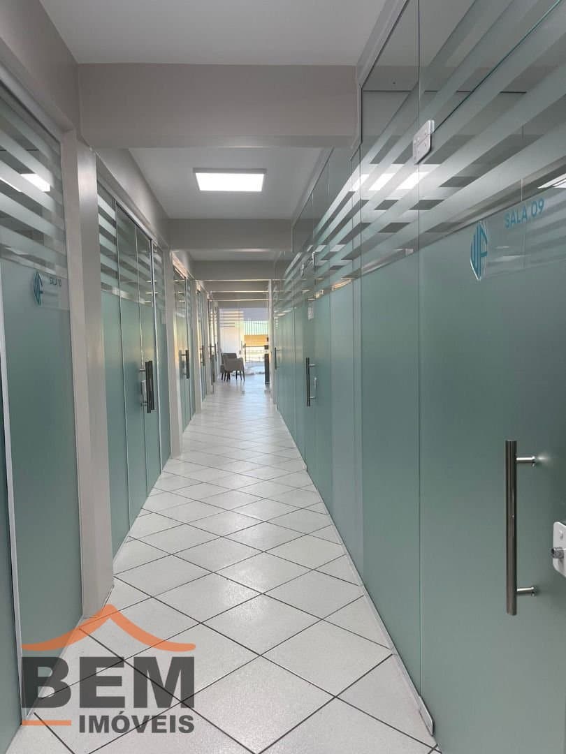 Salas/Conjuntos para Locação com 315m² no bairro Centro, em Itajaí