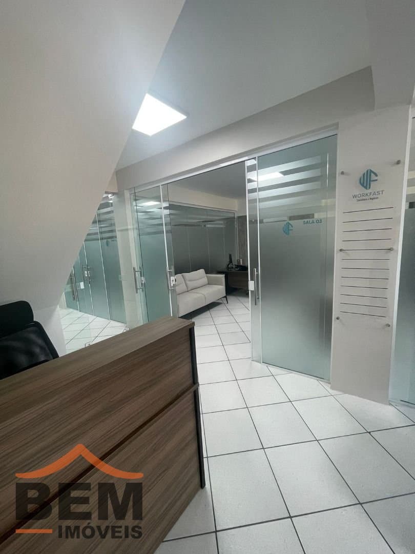 Salas/Conjuntos para Locação com 315m² no bairro Centro, em Itajaí