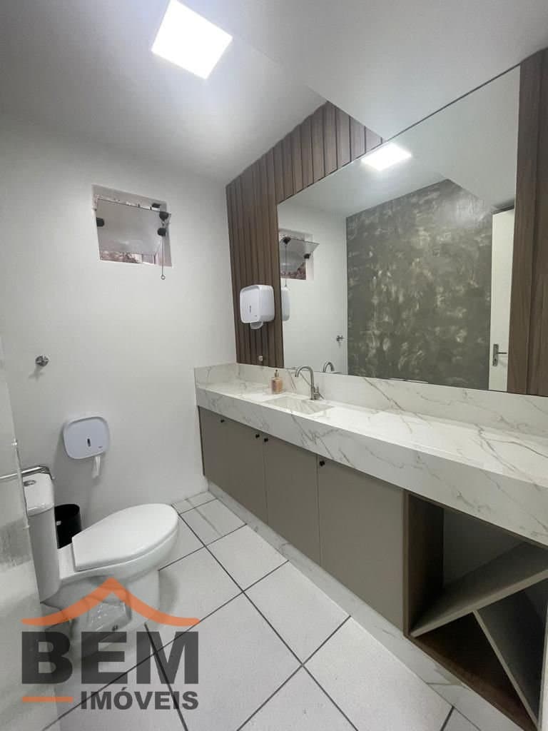 Salas/Conjuntos para Locação com 315m² no bairro Centro, em Itajaí