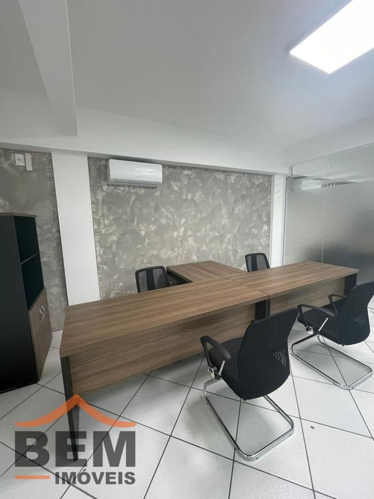 Salas/Conjuntos para Locação com 315m² no bairro Centro, em Itajaí