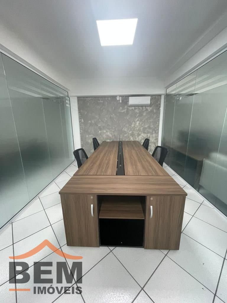 Salas/Conjuntos para Locação com 315m² no bairro Centro, em Itajaí