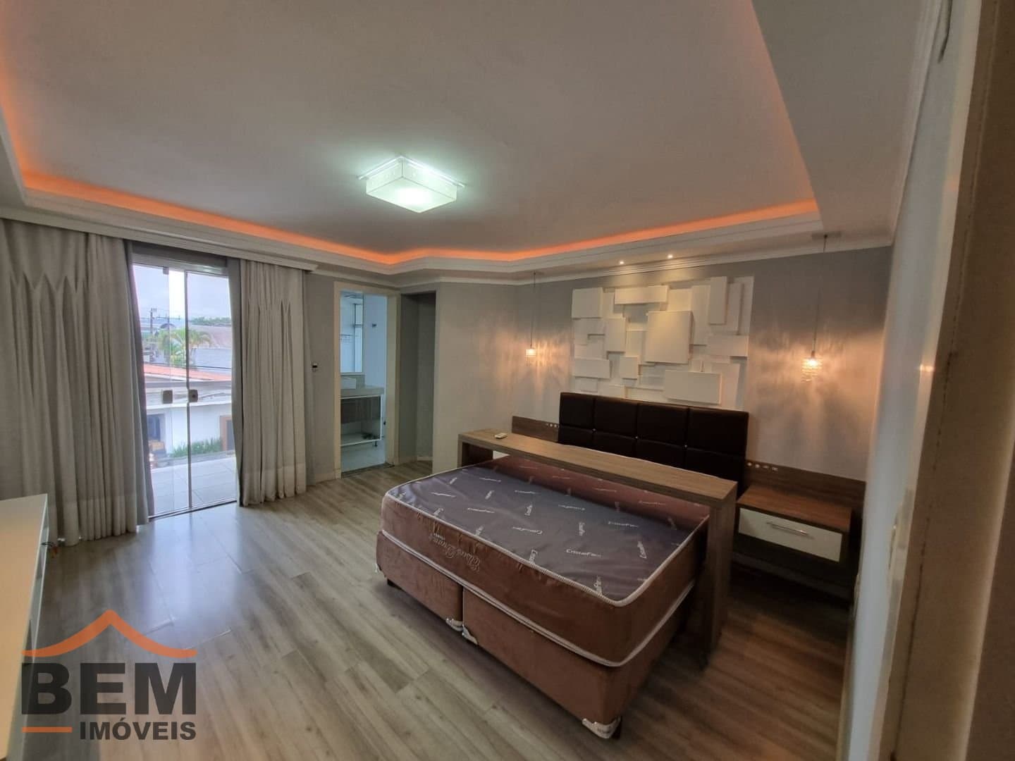 Casa para Locação com 3 quartos e 400m² no bairro São João, em Itajaí