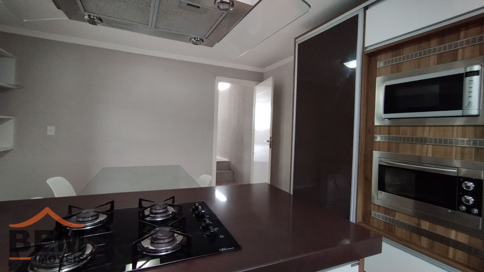 Casa para Locação com 3 quartos e 400m² no bairro São João, em Itajaí