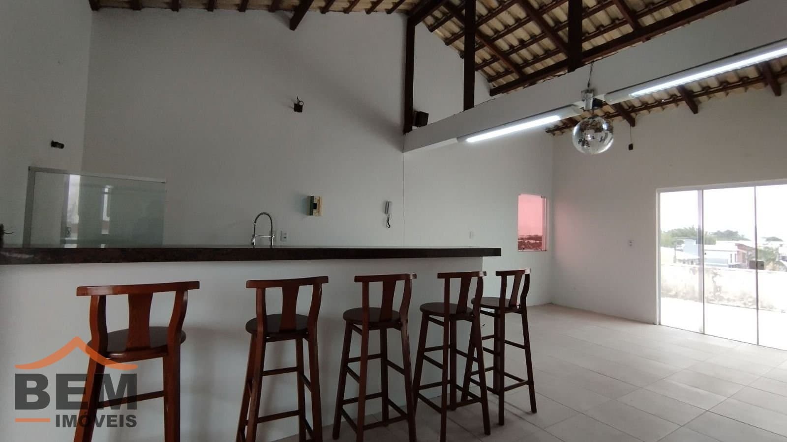 Casa para Locação com 3 quartos e 400m² no bairro São João, em Itajaí