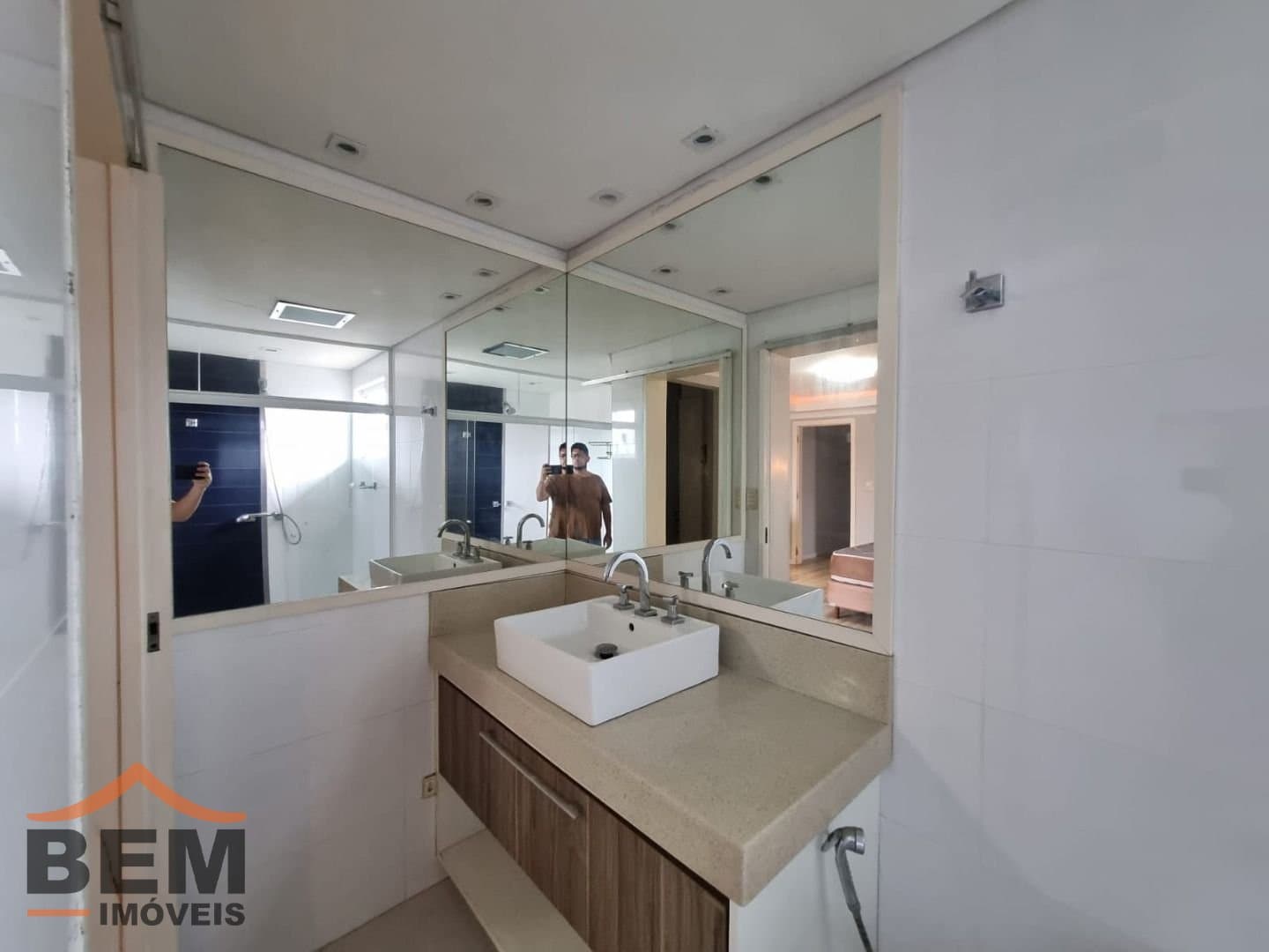 Casa para Locação com 3 quartos e 400m² no bairro São João, em Itajaí