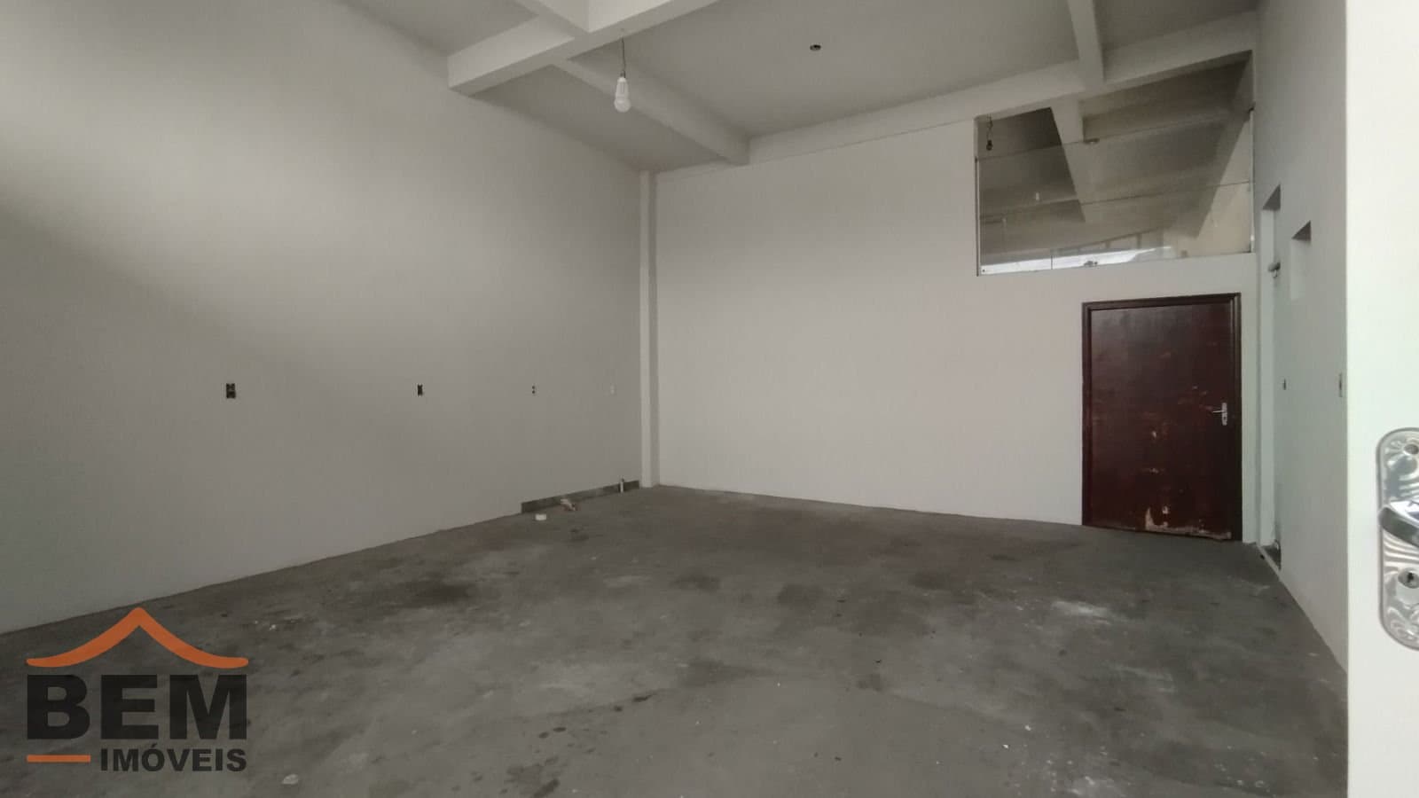 Casa para Locação com 3 quartos e 400m² no bairro São João, em Itajaí