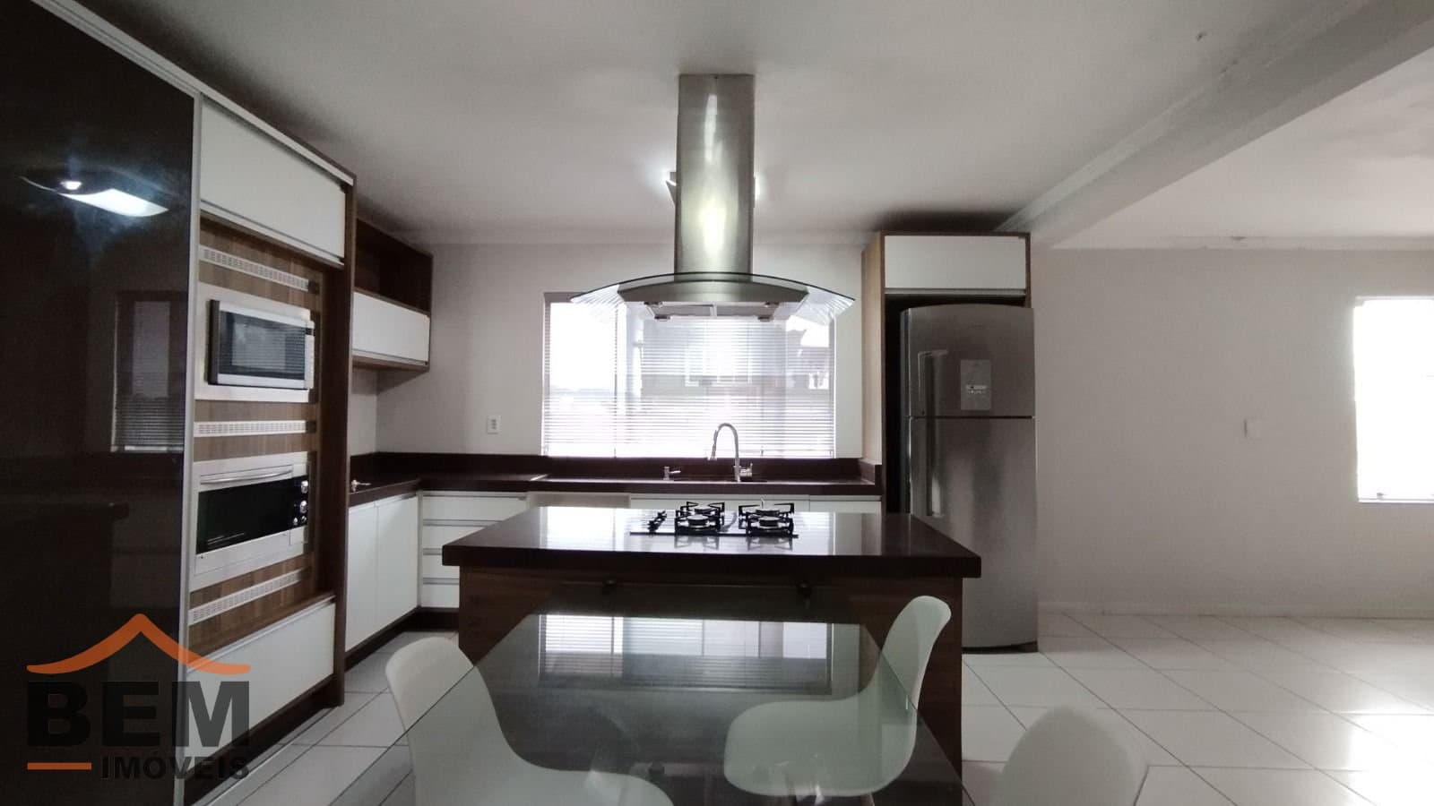 Casa para Locação com 3 quartos e 400m² no bairro São João, em Itajaí