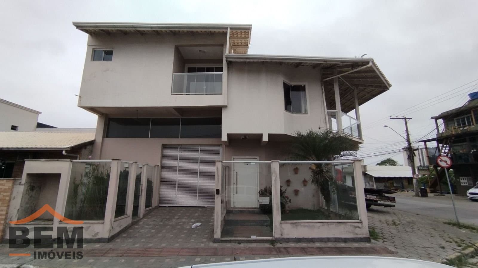 Casa para Locação com 3 quartos e 400m² no bairro São João, em Itajaí