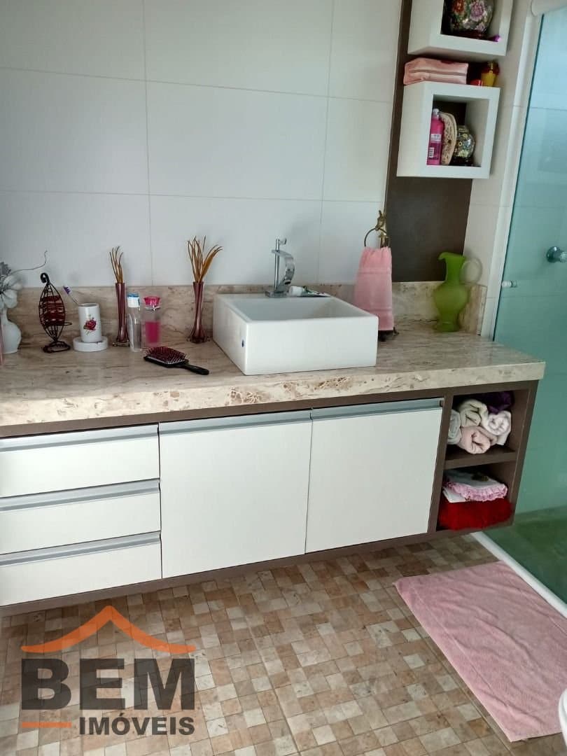 Apartamento para Venda com 3 quartos e 145m² no bairro Centro, em Itajaí