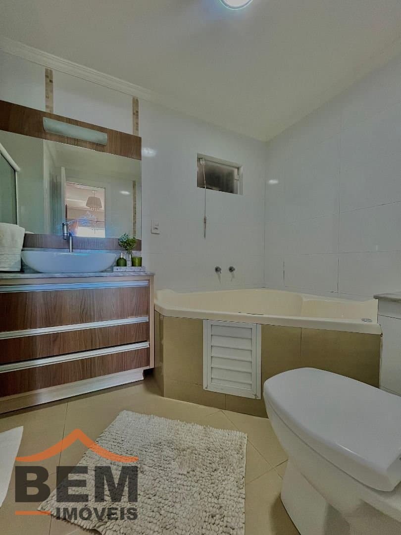 Apartamento para Venda com 3 quartos e 176m² no bairro Praia dos Amores, em Balneário Camboriú