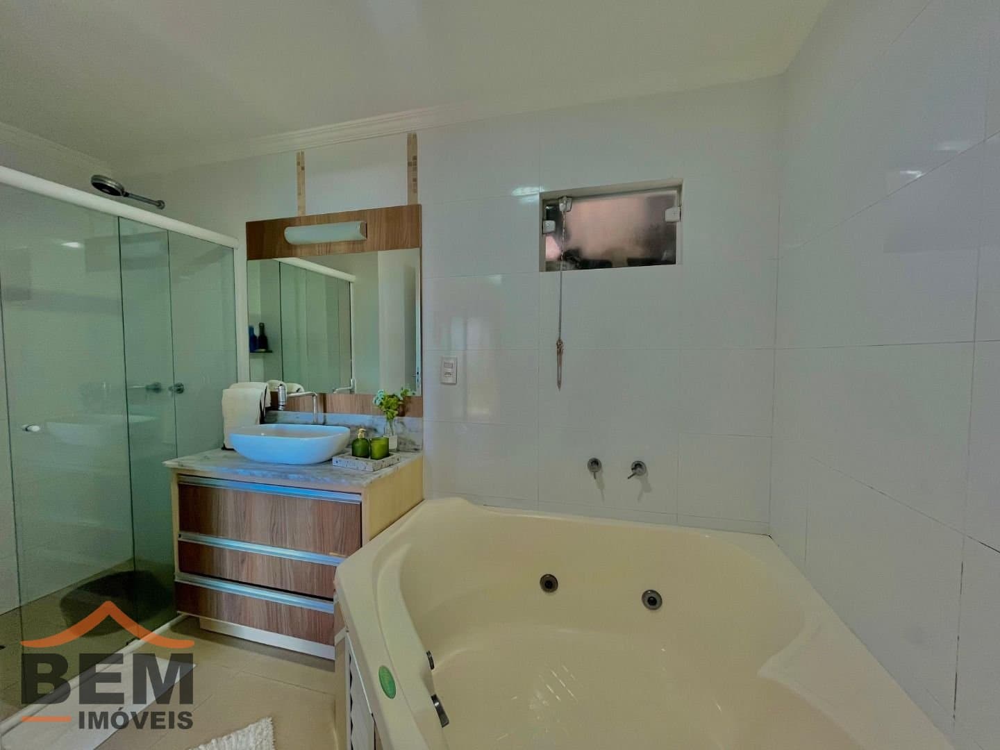 Apartamento para Venda com 3 quartos e 176m² no bairro Praia dos Amores, em Balneário Camboriú