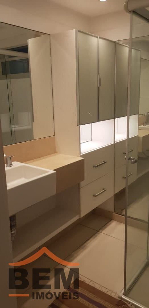 Apartamento para Locação com 3 quartos e 90m² no bairro Centro, em Balneário Camboriú: 08- BANHEIRO SUÍTE