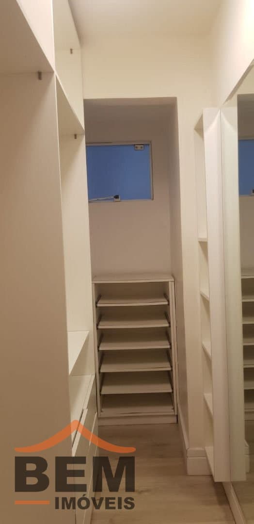 Apartamento para Locação com 3 quartos e 90m² no bairro Centro, em Balneário Camboriú: 13- CLOSET