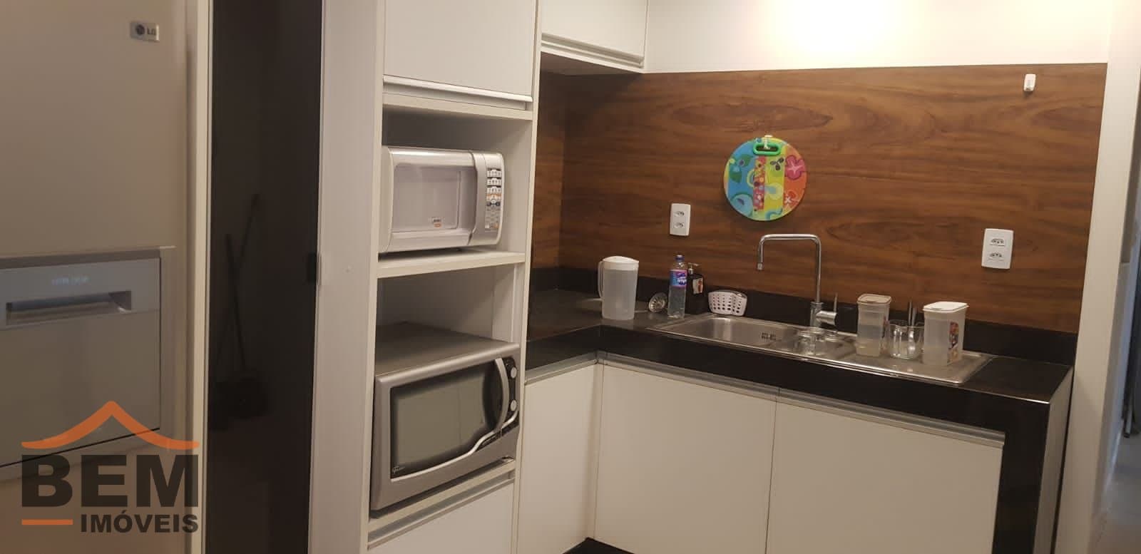 Apartamento para Locação com 3 quartos e 90m² no bairro Centro, em Balneário Camboriú: 01- COZINHA