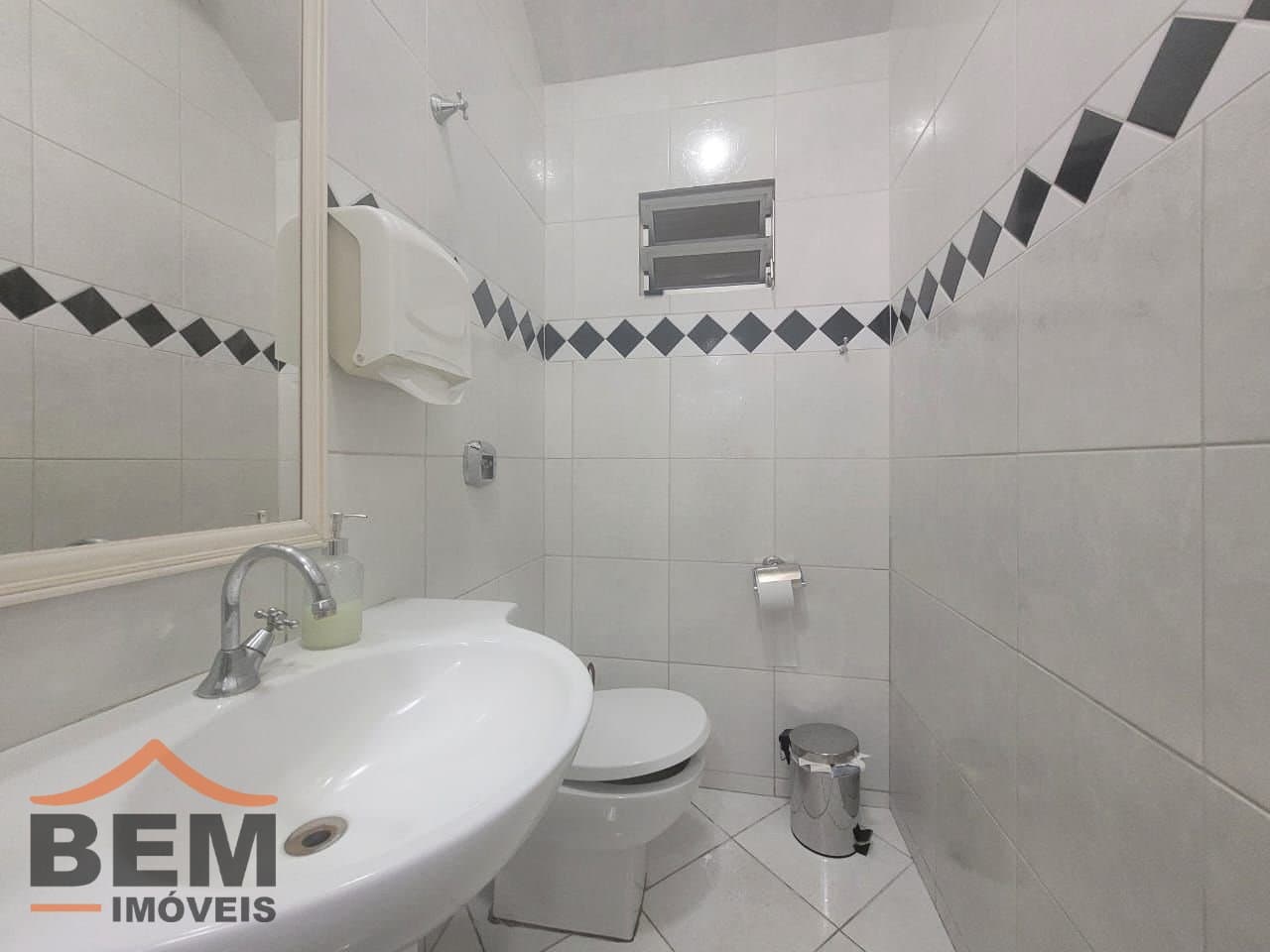 Salas/Conjuntos para Locação com 120m² no bairro Centro, em Itajaí