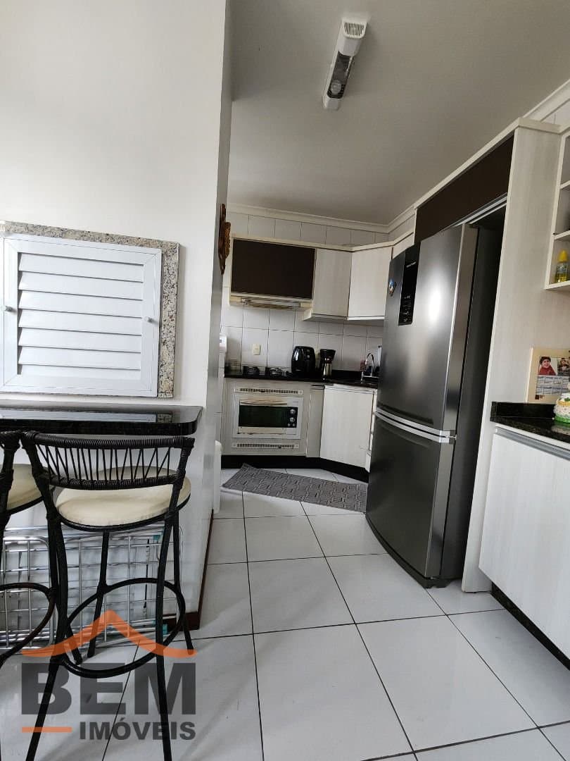 Apartamento para Venda com 3 quartos e 87m² no bairro Vila Operária, em Itajaí