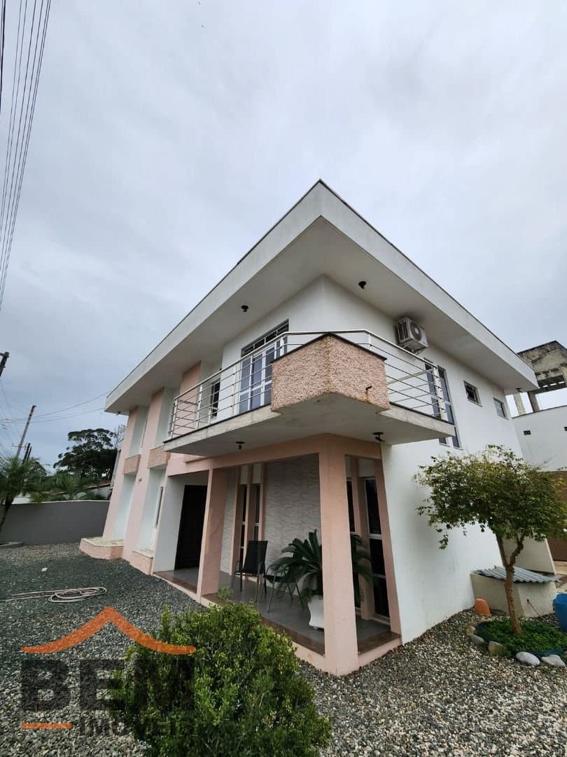 Casa para Venda com 6 quartos e 330m² no bairro São João, em Itajaí