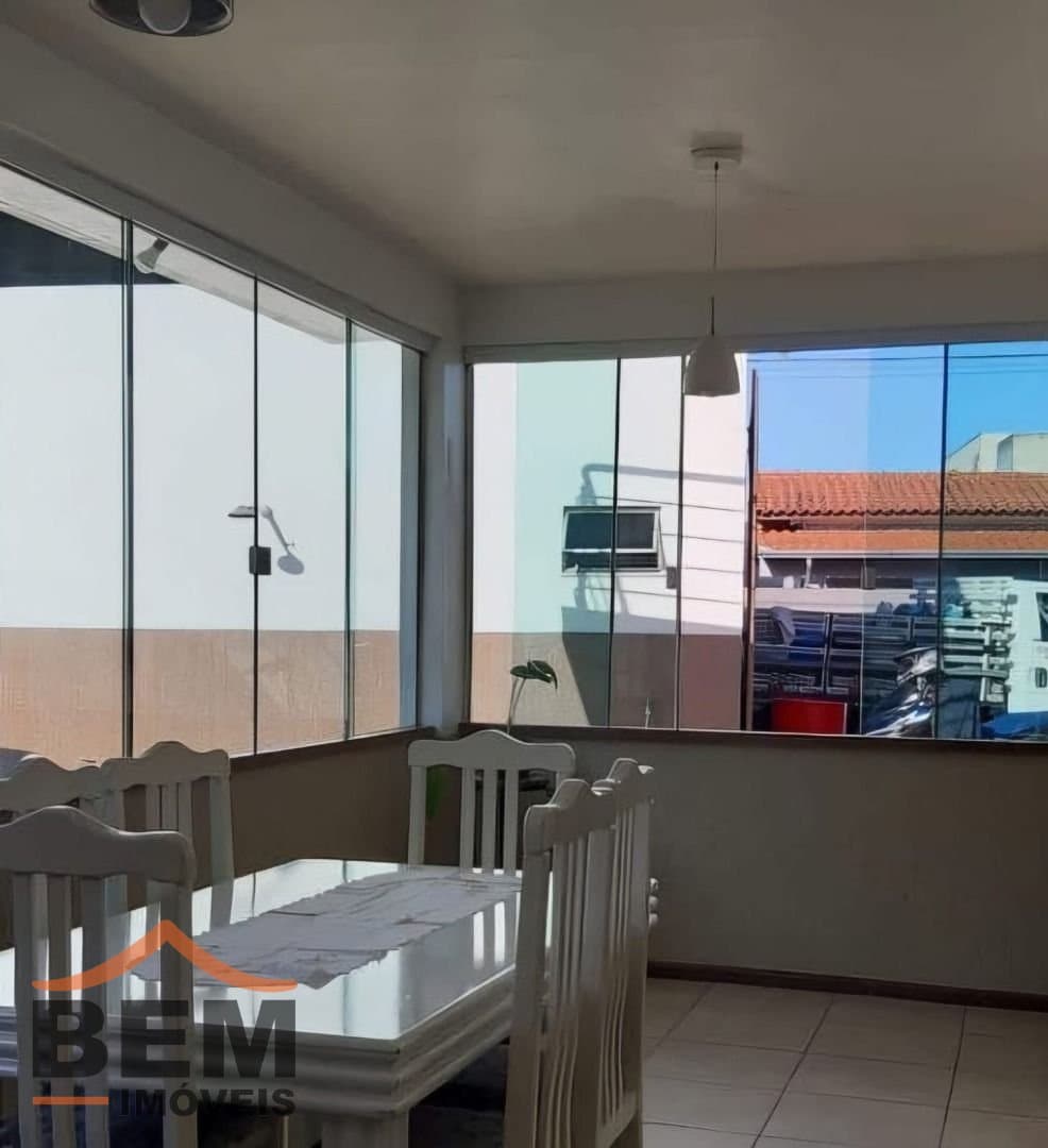 Casa para Venda com 6 quartos e 330m² no bairro São João, em Itajaí