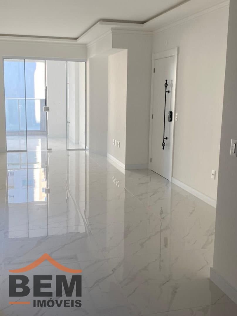 Apartamento para Venda com 3 quartos e 118m² no bairro Meia Praia, em Itapema
