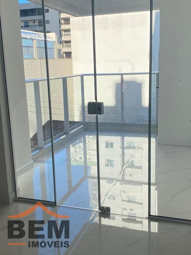 Apartamento para Venda com 3 quartos e 118m² no bairro Meia Praia, em Itapema