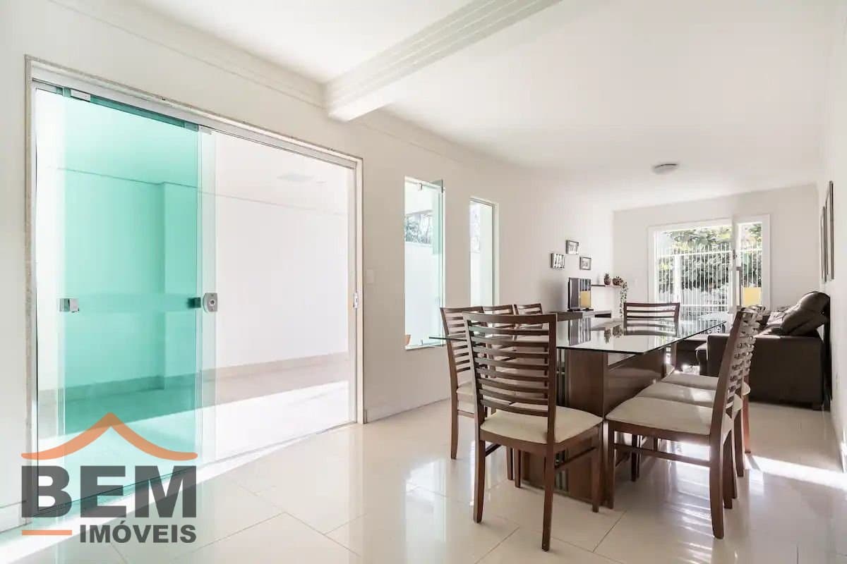 Casa para Venda com 3 quartos e 136m² no bairro Centro, em Balneário Camboriú