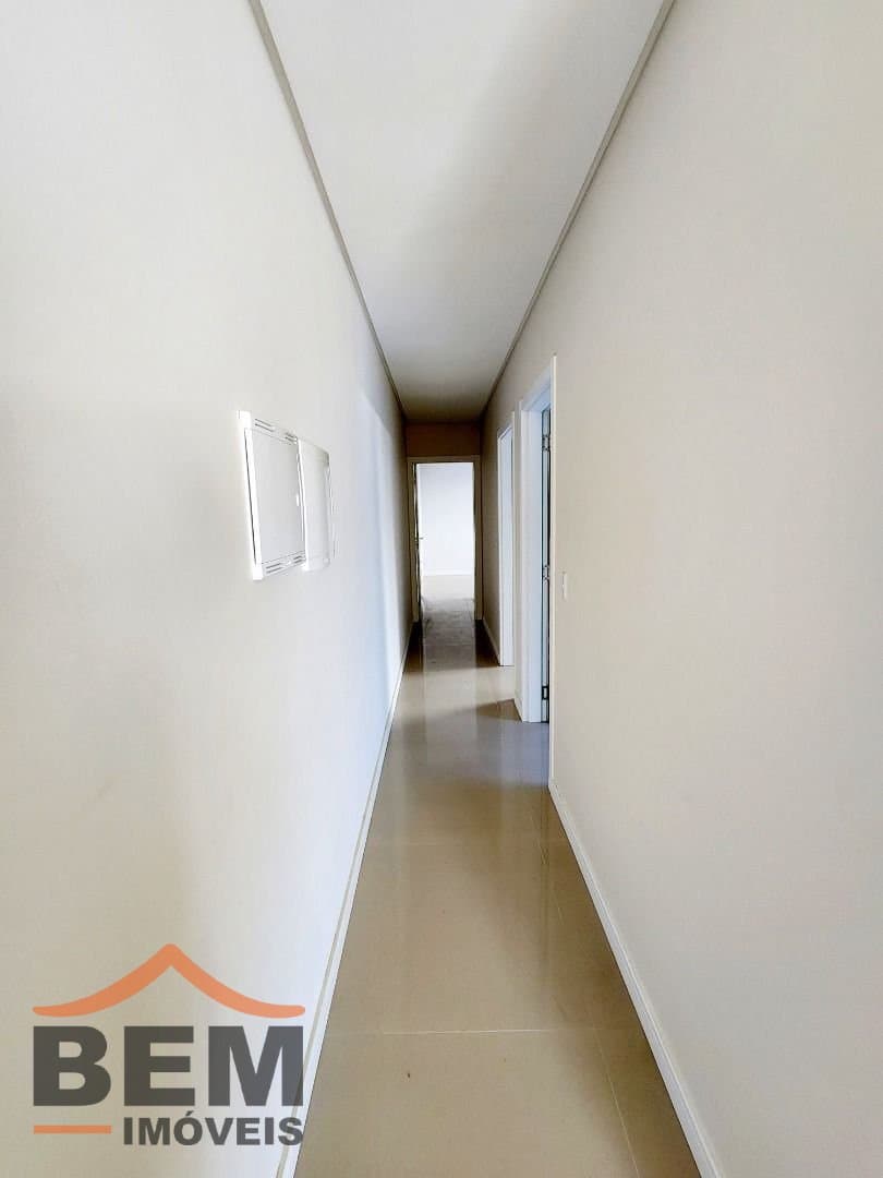 Apartamento para Venda com 3 quartos no bairro Cordeiros, em Itajaí